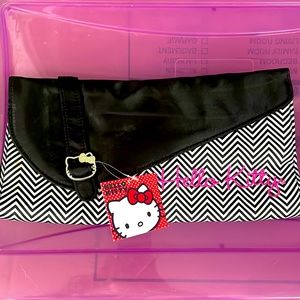 ***HELLO KITTY CLUTCH***
